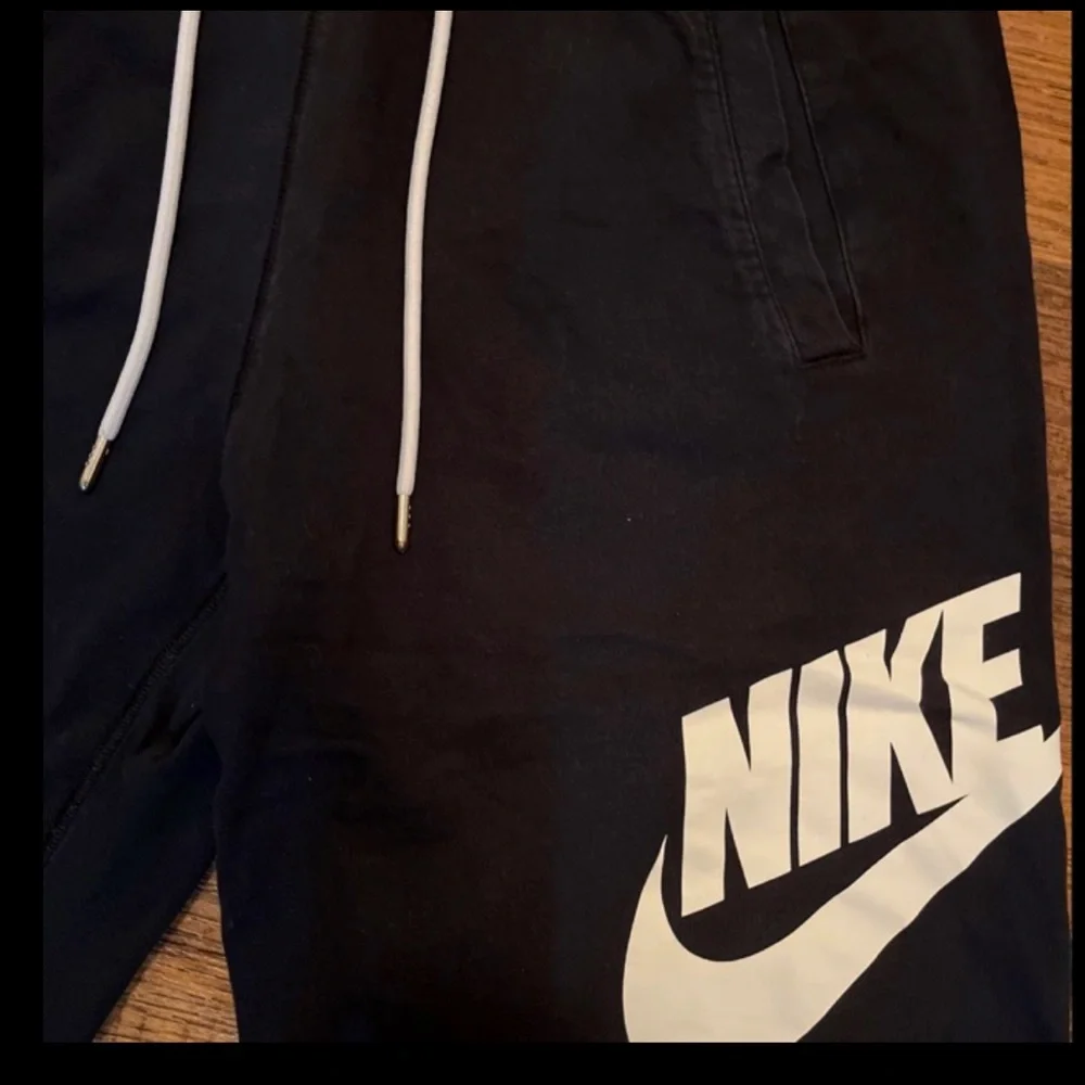 NIKE French Terry Alumni Basketball Shorts Swoosh Logo Pockets 100% Cotton SzS